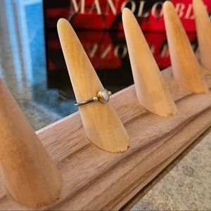 Pearl ring (ring holder included if you request)